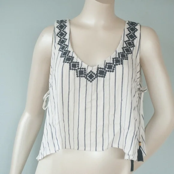 NWT L*Space Embroidered Tassel Tie Sides Bridget Top - Picture 5 of 9